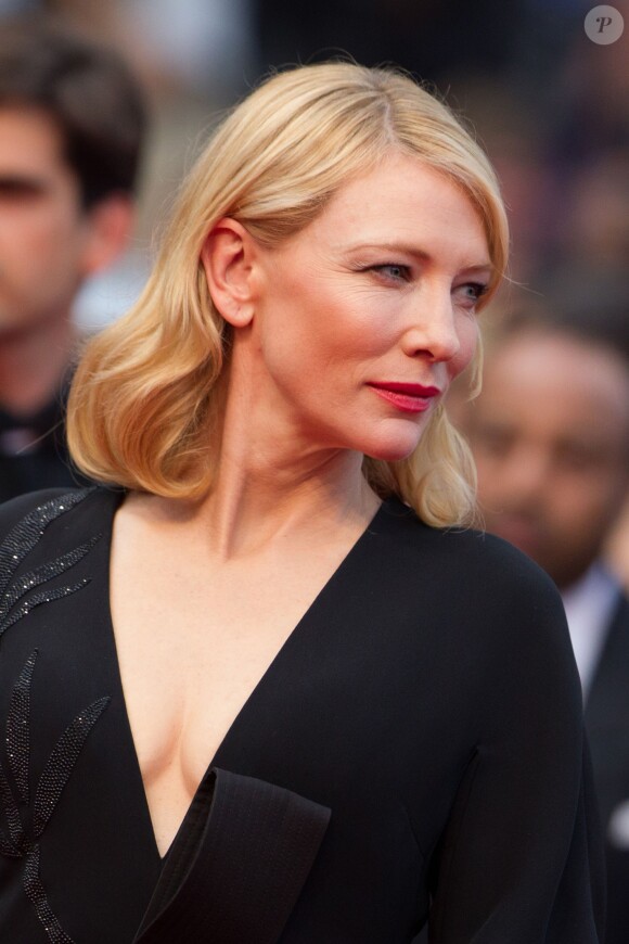 Cate Blanchett (bijoux Van Cleef & Arpels) - Montée des marches du film "Sicario" lors du 68e Festival International du Film de Cannes, le 19 mai 2015.
