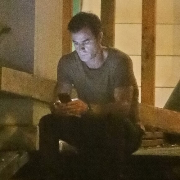 Exclusif - Nouvellement marié, Justin Theroux est sur le tournage d'un film avec Amy Brenneman à Lockhart au Texas le 20 août 2015.