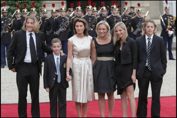 Jean Sarkozy, Louis Sarkozy, Cecilia Attias, Jean-Marie et sa soeur Judith Martin, Pierre Sarkozy - Prise de pouvoir de Nicolas Sarkozy au Palais de l'Élysée, le 16 mai 2007