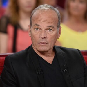 Laurent Baffie - Enregistrement de l'émission "Vivement Dimanche" consacrée à Jean-Marie Bigard, au Studio Gabriel à Paris le 7 octobre 2015. Diffusion le 11 octobre 2015 sur France 2.