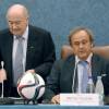 Sepp Blatter et Michel Platini lors d'un séminaire précédant le tirage au sort de la Coupe du monde 2018 à Saint-Petersbourg, le 25 juillet 2015
