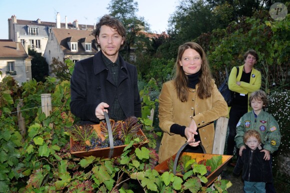 Mélanie Thierry et Raphael assistent au ban des vendanges de Montmartre, le 10 octobre 2015.