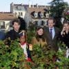 Eric Lejoindre, Mélanie Thierry et Raphael au ban des vendanges de Montmartre, le 10 octobre 2015.