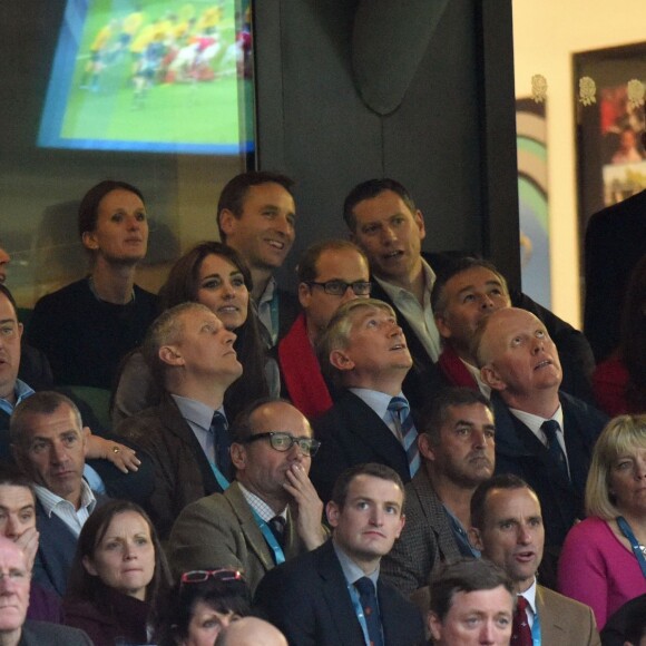 Le prince William, duc de Cambridge et sa femme Kate Middleton, duchesse de Cambridge assistent au match de rugby Australie-Pays de Galles lors de la coupe du monde à Twickenham, le 10 octobre 2015.