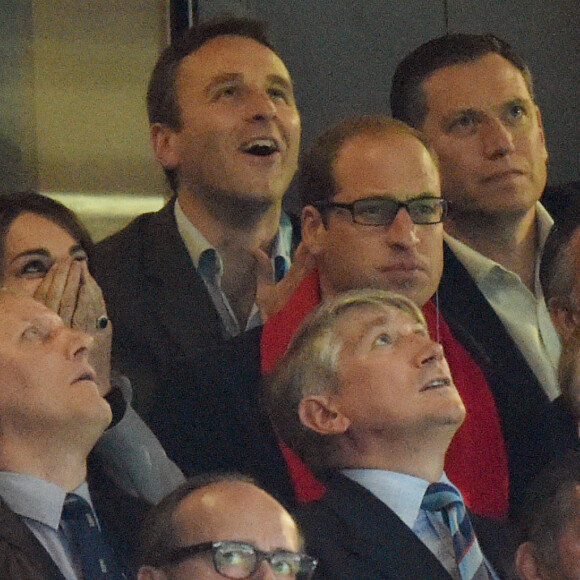 Le prince William, duc de Cambridge et Kate Middleton, duchesse de Cambridge assistent au match de rugby Australie-Pays de Galles lors de la coupe du monde à Twickenham, le 10 octobre 2015.