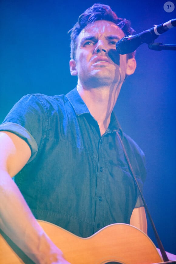 Tyler Hilton sur la scène du Islington Assembly Hall, Londres, le 8 août 2015