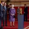 Le prince Harry, le prince Philip et la reine Elizabeth II - Réception au palais de Buckingham avec les plus grands joueurs de rugby de la Coupe du Monde et d'autres protagonistes de la compétition, à Londres, le 12 octobre 2015