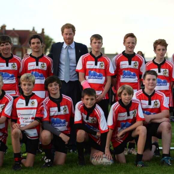 Le prince Harry a rendu visite aux jeunes du club de rugby de Paignton dans le Devon le 7 octobre 2015