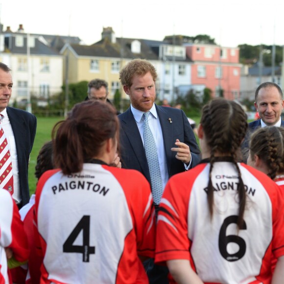 Le prince Harry a rendu visite aux jeunes du club de rugby de Paignton dans le Devon le 7 octobre 2015