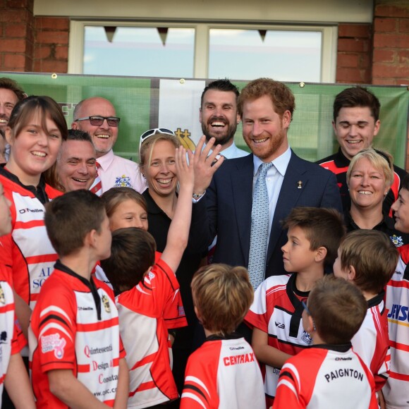 Le prince Harry a rendu visite aux jeunes du club de rugby de Paignton dans le Devon le 7 octobre 2015