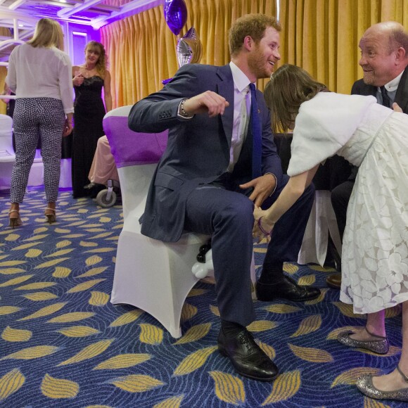 Le prince Harry lors de la cérémonie des prix WellChild, qui récompensent le courage des enfants malades et de leur famille, le 5 octobre 2015 à Londres.
