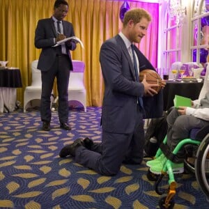 Le prince Harry lors de la cérémonie des prix WellChild, qui récompensent le courage des enfants malades et de leur famille, le 5 octobre 2015 à Londres.