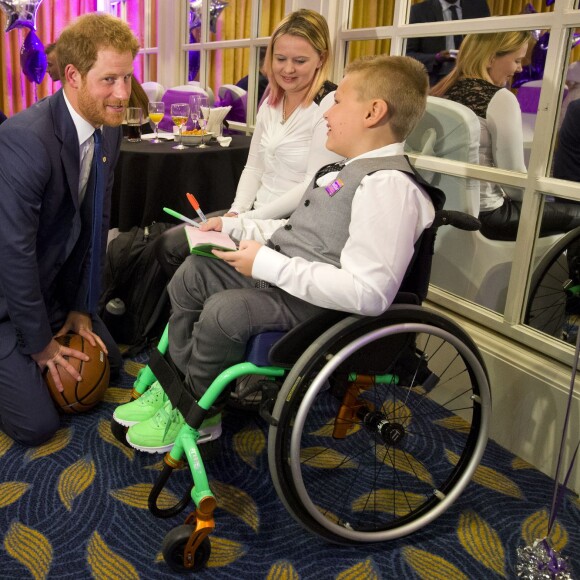 Le prince Harry lors de la cérémonie des prix WellChild, qui récompensent le courage des enfants malades et de leur famille, le 5 octobre 2015 à Londres.