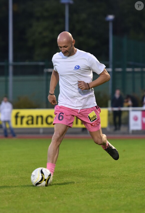 Fabien Barthez lors d'un match de charité avec le Variétés Club de France au profit de l'association + de Vie au stade Léo Lagrange de Poissy le 12 octobre 2015
