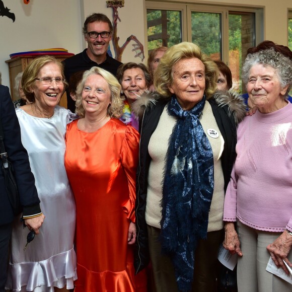 Laurent Blanc, Bernadette Chirac et Mireille Darc lors de la visite du centre Ephad Hervieux de Poissy dans le cadre de l'opération + De Vie le 12 octobre 2015