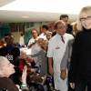 Bernadette Chirac, Mireille Darc et Yves Duteil en visite à l'Hôpital René Muret Bigottini de Sevran pour l'opération + de Vie le 1er octobre 2015