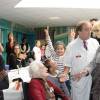 Bernadette Chirac, Mireille Darc et Yves Duteil en visite à l'Hôpital René Muret Bigottini de Sevran pour l'opération + de Vie le 1er octobre 2015