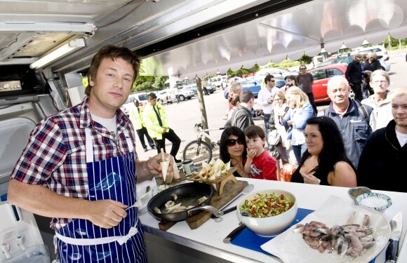 Jamie Oliver lance la camapgne Sainsbury's 'Switch The Fish' à Richmond, le 16 juin 2011