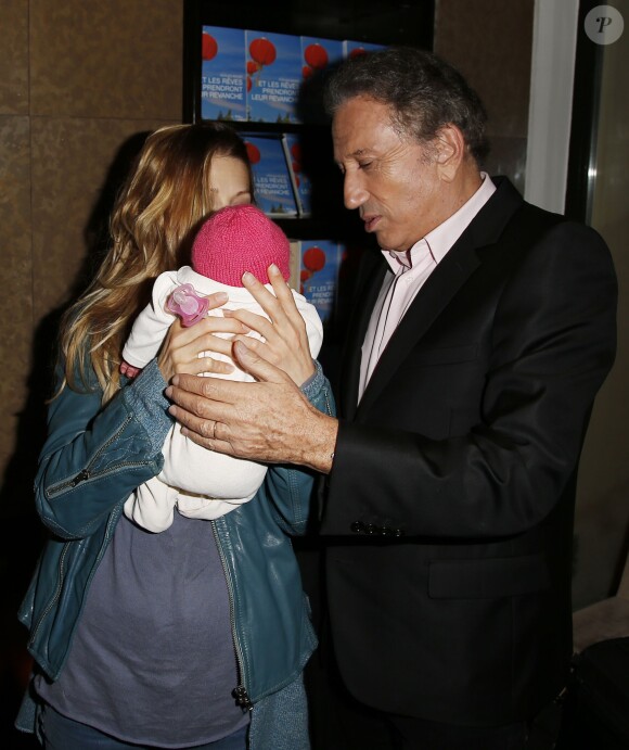 Michel Drucker, Tristane Banon et sa fille Tanya - Soirée du lancement du nouveau livre de Hugues Royer intitulé "Et les rêves prendront leur revanche" à l'hôtel Montalembert, à Paris, le 15 octobre 2015.