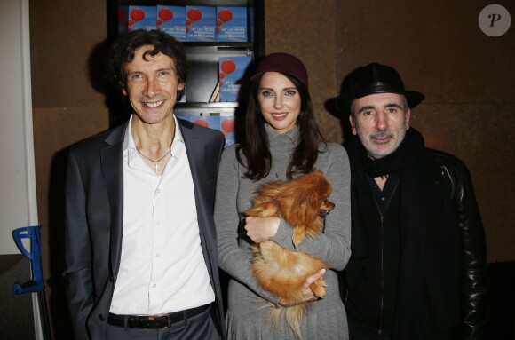 Hugues Royer, Frédérique Bel avec son chien Joca et Philippe Harel - Soirée du lancement du nouveau livre de Hugues Royer intitulé "Et les rêves prendront leur revanche" à l'hôtel Montalembert, à Paris, le 15 octobre 2015.