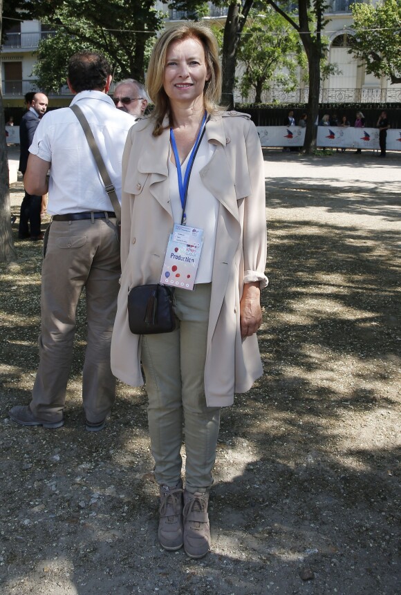 Valérie Trierweiler lors de la Journée mondiale des oubliés des vacances de l'association du Secours populaire sur le Champ-de-Mars à Paris, le 19 août 2015.