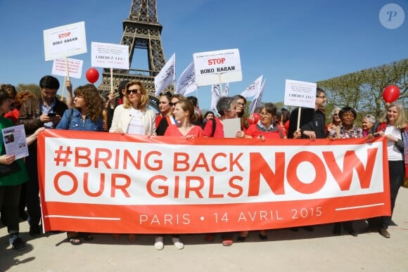 Valérie Trierweiler au rassemblement au Champ-de-Mars à Paris le 14 Avril 2015 pour les 219 lycéennes enlevées par Boko Haram il y a un an.