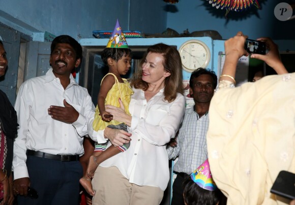 Valerie Trierweiler, l'ex-compagne de Francois Hollande, a visite le bidonville de Mandala a Bombay, aux cotes de l'association humanitaire "Action contre la faim", lors de son voyage en Inde. Le 28 janvier 2014