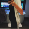 Chrissy Teigen, enceinte de son premier enfant, dévoile son joli ventre rond / photo postée sur Instagram.