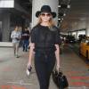 Chrissy Teigen arrive à l'aéroport de Los Angeles en provenance de Paris, le 8 juillet 2015.