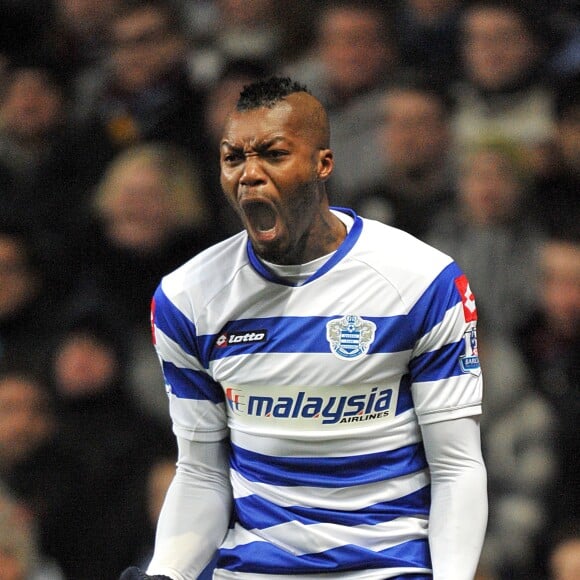 Queens Park Rangers' Djibril Cissé sous le maillot des Queens Park Rangers lors d'un match face à Aston Villa au Villa Park de Birmingham, le 1er février 2012