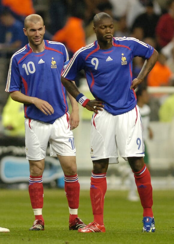 Zinédine Zidane et Djibril Cissé lors du match France Mexique, au Stade de France à Saint-Denis, le 27 mai 2006