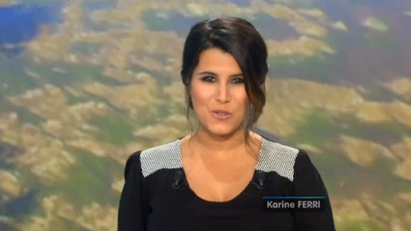 Karine Ferri affiche son baby-bump de plus en plus arrondi lors du tirage du Loto sur TF1. Le 19 octobre 2015.