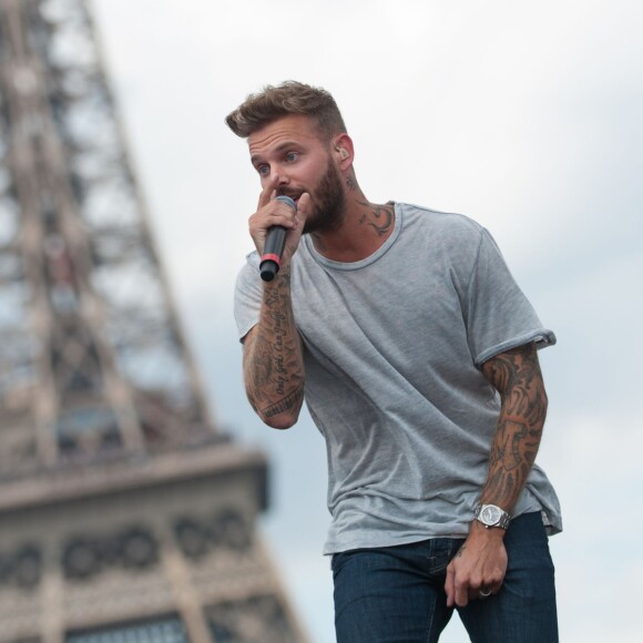 Matt Pokora - People à la journée mondiale des oubliés des vacances de l'association du Secours populaire au Champ-de-Mars à Paris, le 19 août 2015.