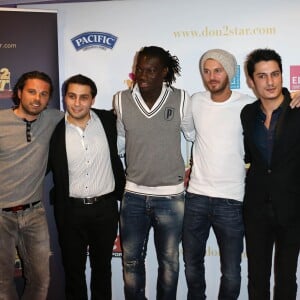 Fabrice Fiorese, M. Pokora (Matt Pokora) et Bafétimbi Gomis entre Stephan Besnainou et Johan Fernandez (les fondateurs de "Don2star"), et Mamadou Sakho - Soirée "Don2Star", dons de stars au profit des associations caritatives, au Parc des Princes, le 11 mars 2013.