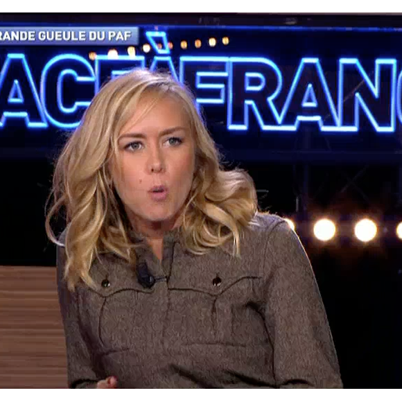 La chroniqueuse Enora Malagré s'exprime au sujet d'Elodie Gossuin sur le plateau de Face à France sur NRJ12, le 20 octobre 2015.