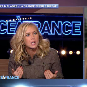 La chroniqueuse Enora Malagré s'exprime au sujet d'Elodie Gossuin dans Face à France sur NRJ12, le 20 octobre 2015.