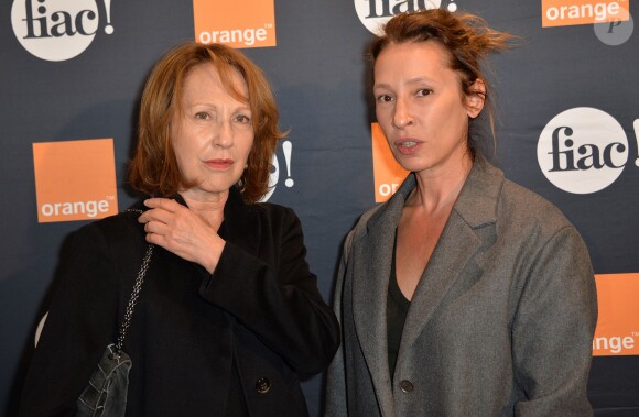 Nathalie Baye et Emmanuelle Bercot - Soirée d'inauguration de la Fiac 2015 organisée par Orange au Grand Palais à Paris, le 21 octobre 2015.