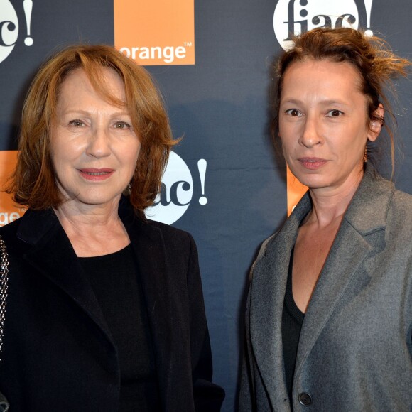 Nathalie Baye et Emmanuelle Bercot - Soirée d'inauguration de la Fiac 2015 organisée par Orange au Grand Palais à Paris, le 21 octobre 2015.