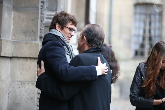 Hugo Gélin (petit-fils de Danièle Delorme) et Roland Giraud - Obsèques de Danièle Delorme en l'église de Saint-Germain-des Prés à Paris le 23 octobre 2015.