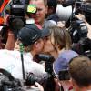 Nico Rosberg embrasse son épouse Vivian après sa victoire au Grand Prix de Monaco le 25 mai 2014