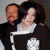 Le docteur Arnold Klein arriving et Michael Jackson en 2009 à Laguna Beach, en Californie.