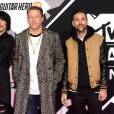 Eric Nally, Macklemore et Ryan Lewis lors des MTV Europe Music Awards 2015 au Mediolanum Forum. Milan, le 25 octobre 2015.