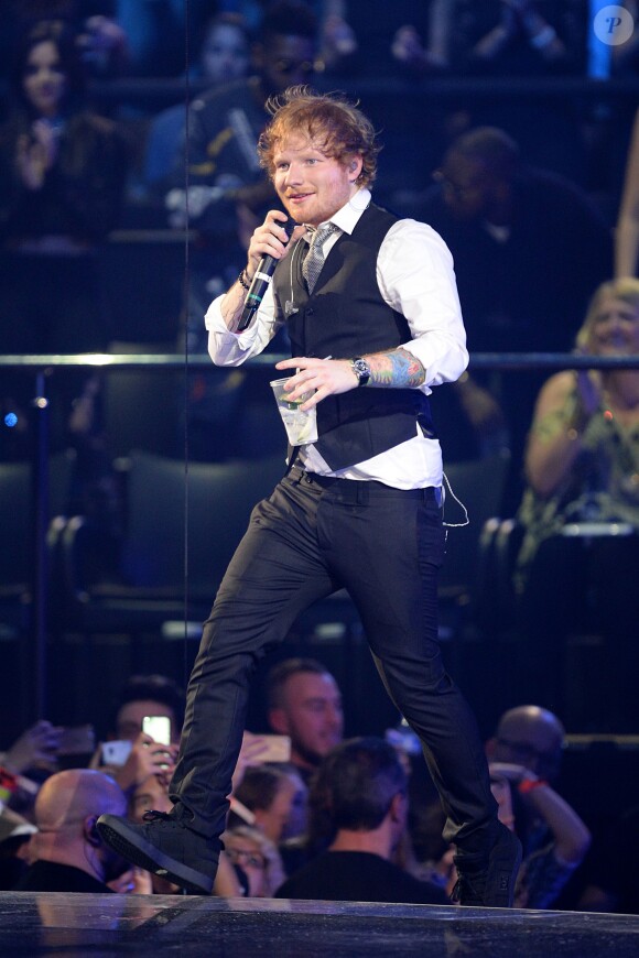 Ed Sheeran lors des MTV Europe Music Awards 2015 au Mediolanum Forum. Milan, le 25 octobre 2015.