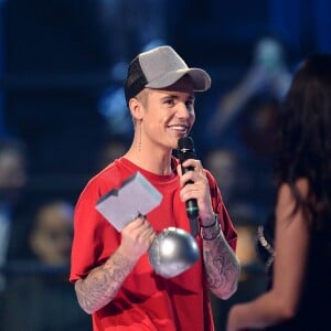 Justin Bieber reçoit le Best Look Award lors des MTV Europe Music Awards 2015 au Mediolanum Forum. Milan, le 25 octobre 2015.