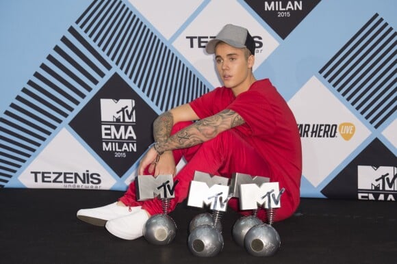 Justin Bieber dans la pressroom des MTV Europe Music Awards 2015 au Mediolanum Forum à Milan, le 25 octobre 2015.