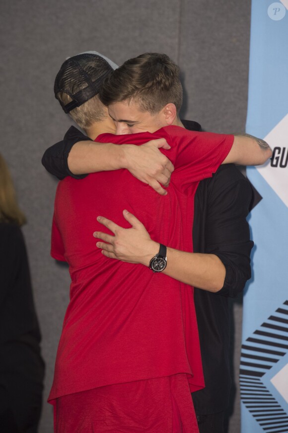 Martin Garrix et Justin Bieber lors des MTV Europe Music Awards 2015 au Mediolanum Forum. Milan, le 25 octobre 2015.