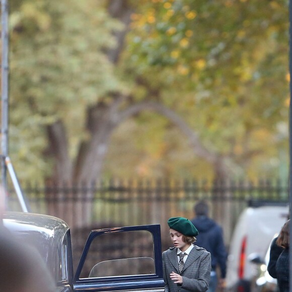 Exclusif - Lily-Rose Depp sur le tournage de "Planetarium" à Paris le 29 septembre 2015. La fille de Johnny Depp et Vanessa Paradis partage l'affiche du film de Rebecca Zlotowski avec l'actrice Natalie Portman.