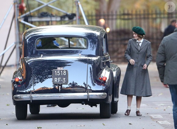 Exclusif - Lily-Rose Depp sur le tournage de "Planetarium" à Paris le 29 septembre 2015. La fille de Johnny Depp et Vanessa Paradis partage l'affiche du film de Rebecca Zlotowski avec l'actrice Natalie Portman.