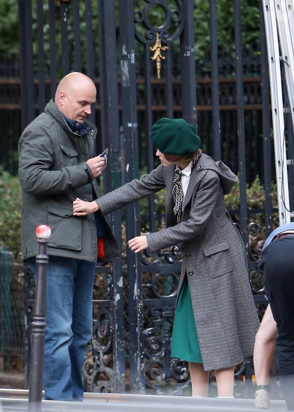Exclusif - Lily-Rose Depp sur le tournage de "Planetarium" à Paris le 29 septembre 2015. La fille de Johnny Depp et Vanessa Paradis partage l'affiche du film de Rebecca Zlotowski avec l'actrice Natalie Portman.