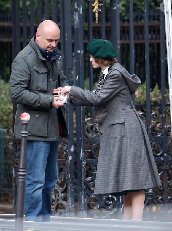 Exclusif - Lily-Rose Depp sur le tournage de "Planetarium" à Paris le 29 septembre 2015. La fille de Johnny Depp et Vanessa Paradis partage l'affiche du film de Rebecca Zlotowski avec l'actrice Natalie Portman.
